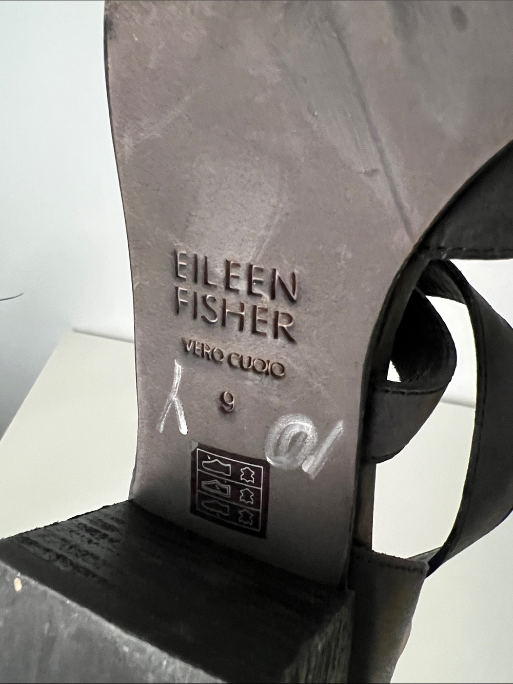 Eileen Fisher Black Leather Strappy Block Heel Sandals 9 - Picture 5 of 6